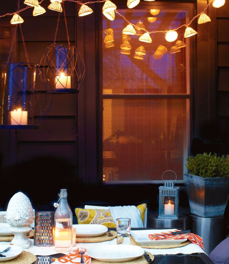 deco ideer til terrasse fe lys-spisebord-porcelæn-idé-belysning