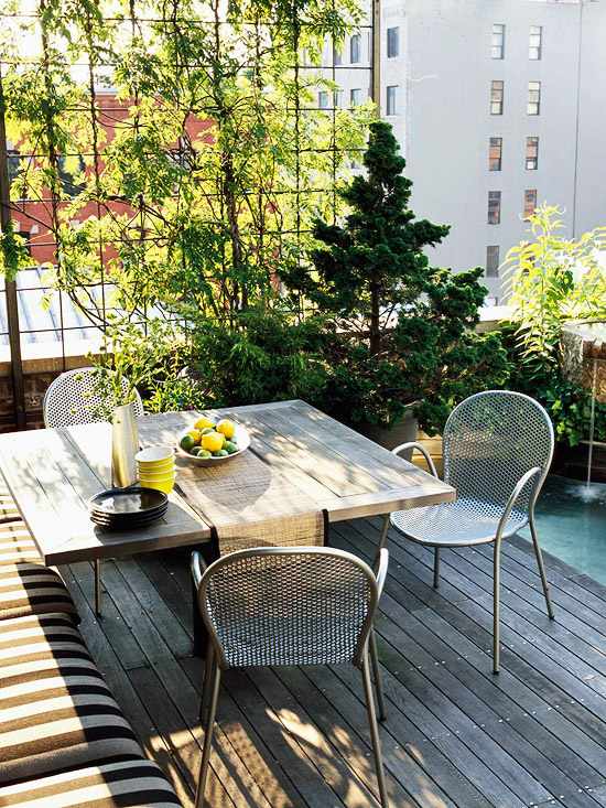 ideer altan tagterrasse klatreplanter havemøbler pool