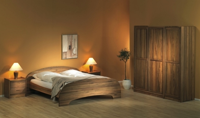 klassisk garderobe træ soveværelse seng frederiksborg dyrlund