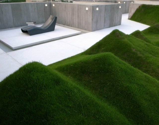 havedesign billeder bakker græsplæne grå vægge