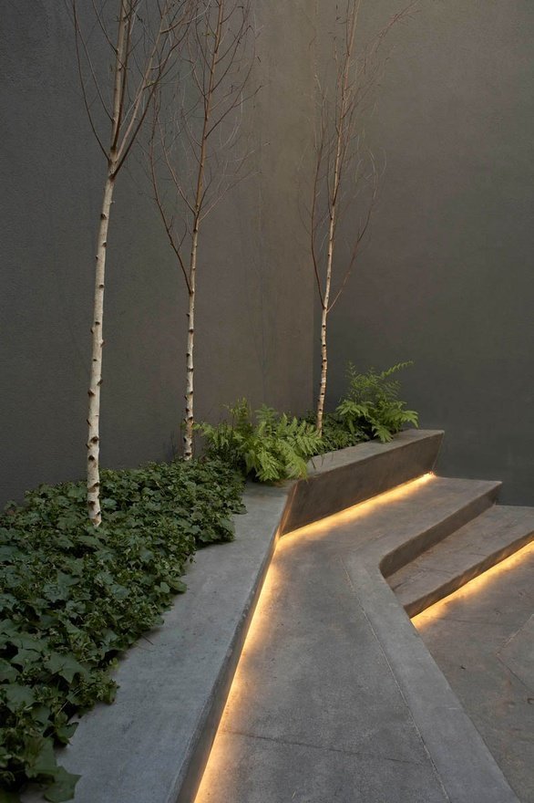 moderne landskabsdesign betontrapper birch ivy led strips