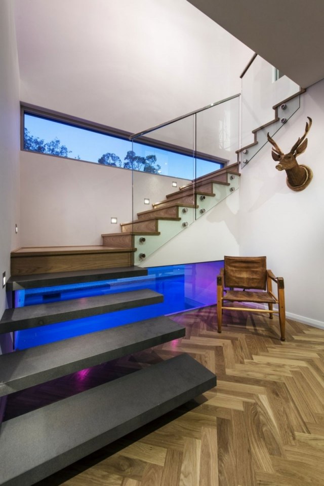 moderne trapper ideer sten træ glas gelænder parketgulv