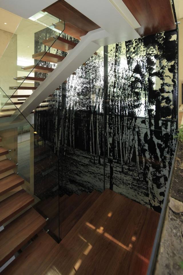 moderne trapper ideer træ trin glas rækværk dekoration glas væg maling pletter