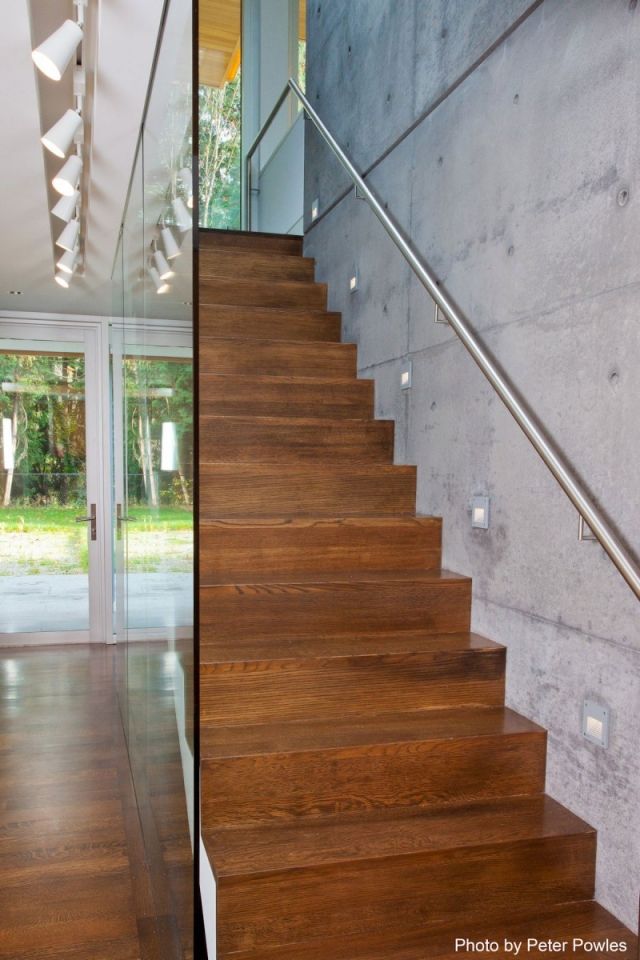 Plade trappe moderne hus laminat trin indfældet stål gelænder