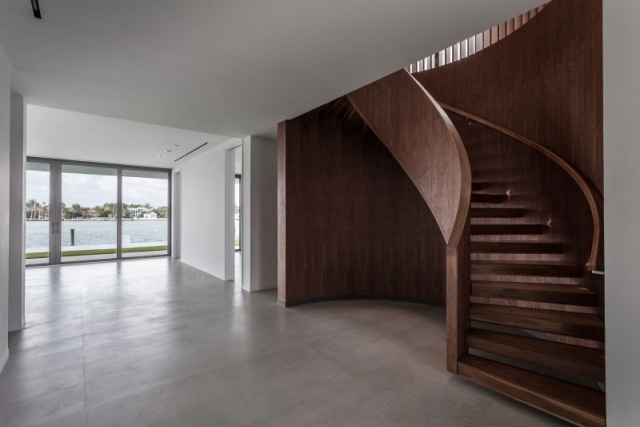 trætrappe design halvdrejede gulve poleret beton