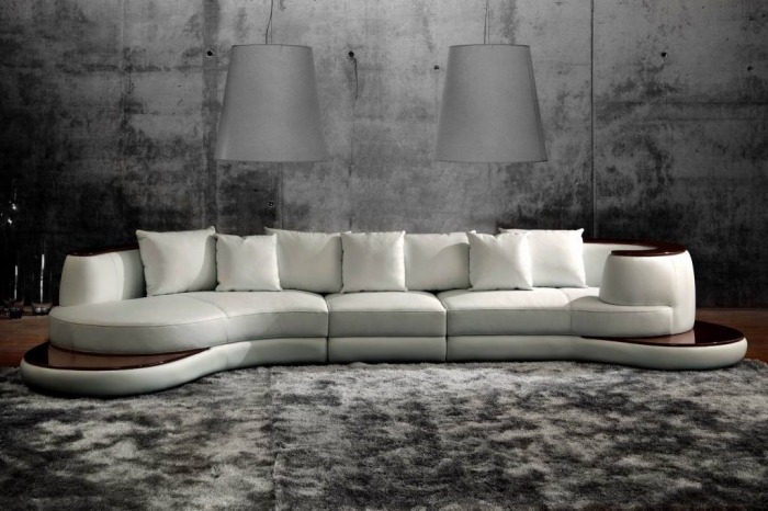 Læder-hjørnesofaer-xxl-størrelse-moderne-hvide-cremede sideborde-sofapuder