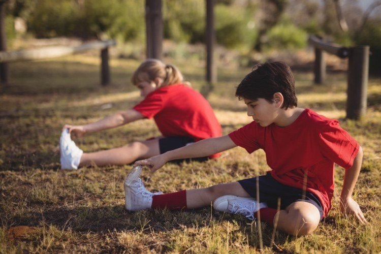 strækøvelser til børn fodbold hamstring stretching efter gymnastik
