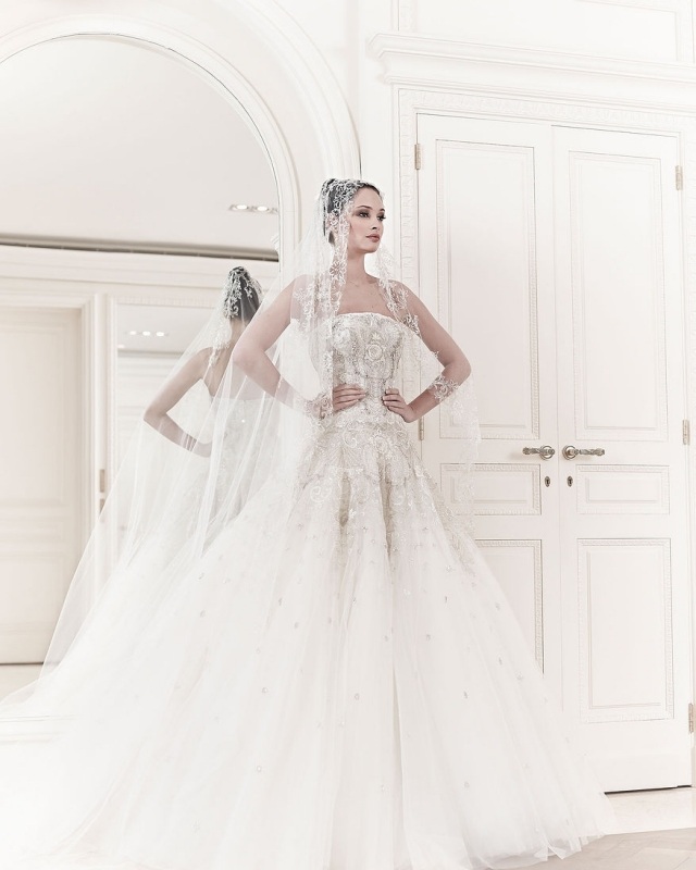 brudekjoler 2014 zuhair-murad-skulderfri-hertuginde-cut-broderet-slør