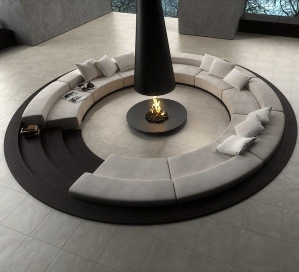 Rund sofasæt sort hvid pejs stue design