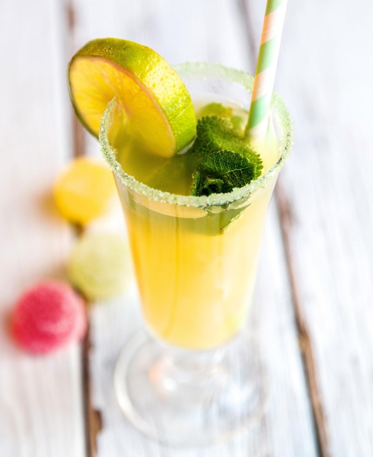 grøn-æble-ananas-mynte mocktail opskrift