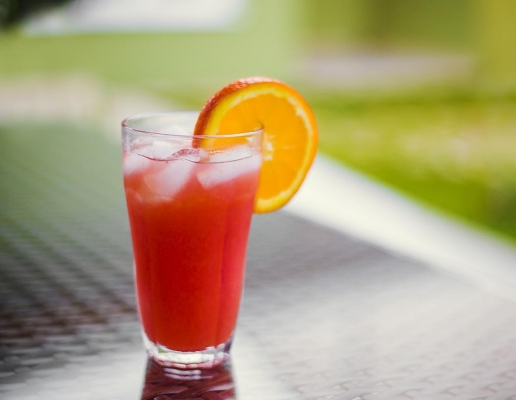 solrig-morgen-granatæblejuice-appelsinsaft cocktail
