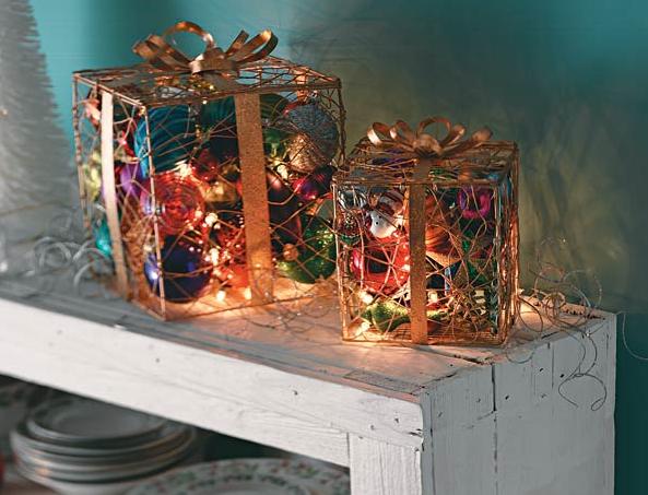 Julefe lyser indvendige dekorative gaver