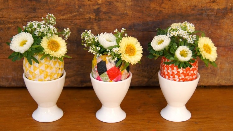 kreativ-påske-dekoration-æg-kop-æggeskal-små-blomster