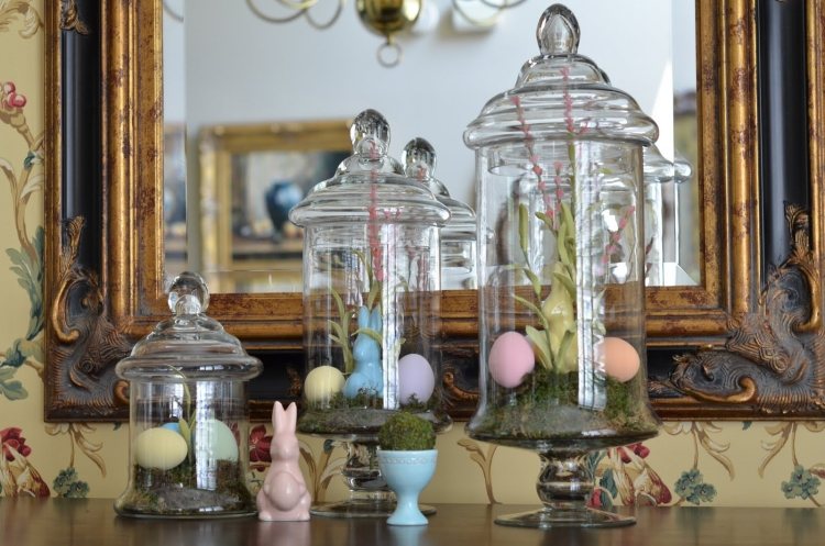 kreativ-påske-dekoration-glas-klokke-krukker-glas-krukker-keramik-æg-kaniner