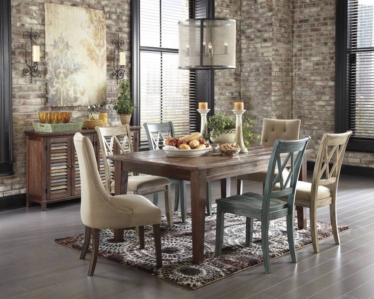 spisestue-interiør-rustik-spisebord-træ-stole-mursten-væg-individ