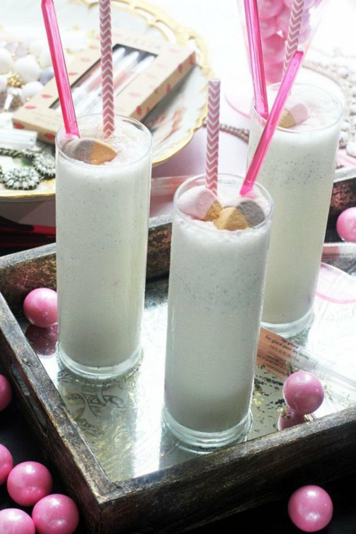 Kaffe-au-lait-med-vanilje-karamel-shake-og-marshmallow-toping