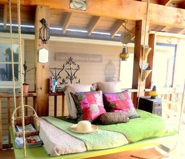 lys-soveværelse-farverigt-chic-design