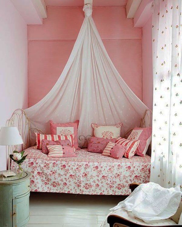 lille-soveværelse-slør-baldahin-design