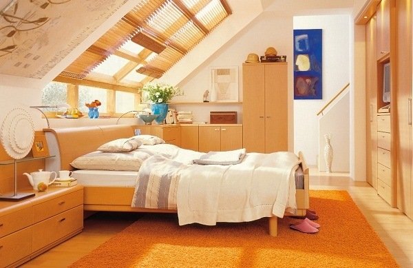 under-hus-loft-gul-hvid-frisk