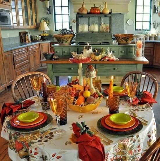 overdækket spisebord efterårspynt ideer i køkkeninteriør