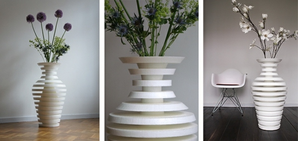 stilfuld vase med smarte hvide blomster