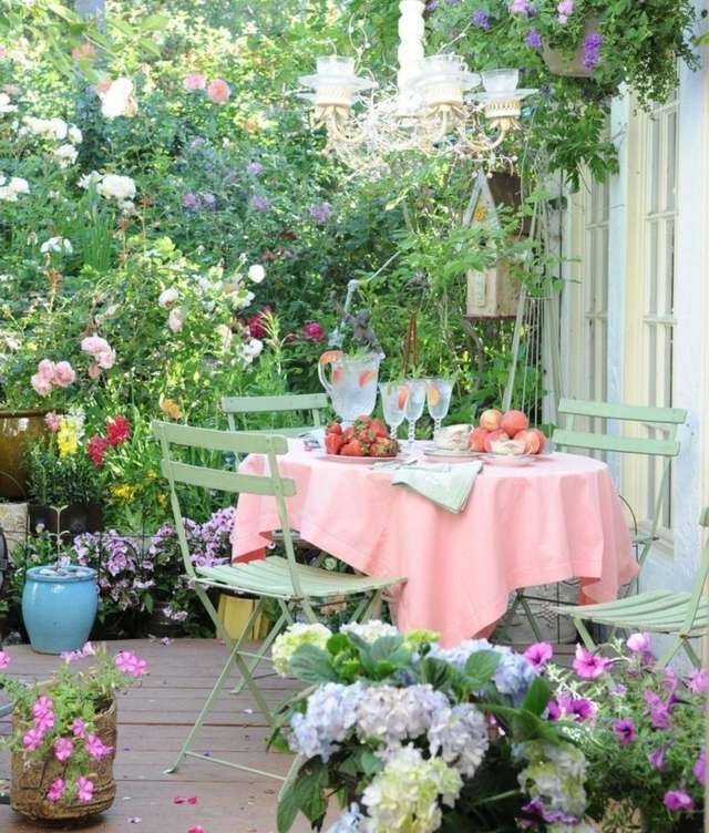 Stenfliser muntre forårsblomster lanterner hortensiaer