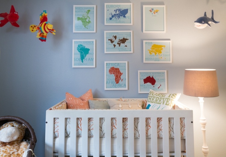baby værelse-dekoration-vægmalerier-kontinenter-hvide rammer