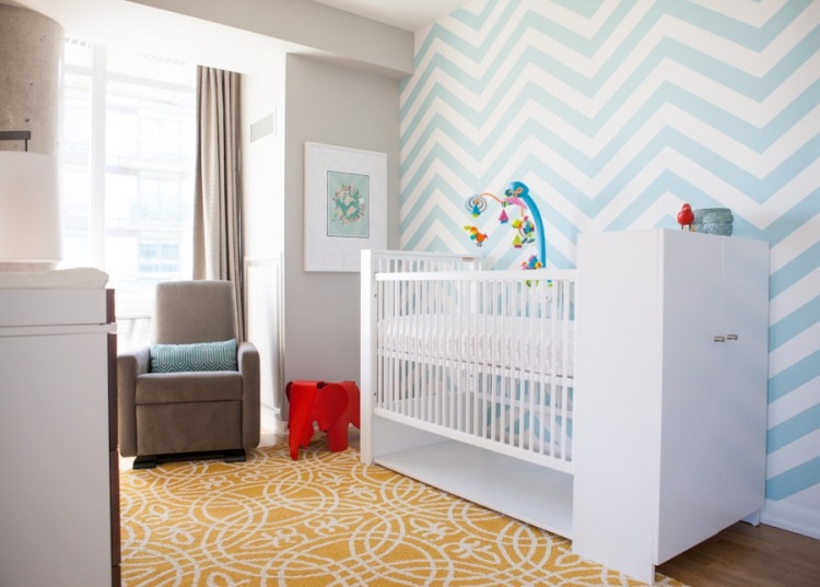 baby værelse-dekoration-dreng-væg-design-hvid-blå-zig-zag-mønster