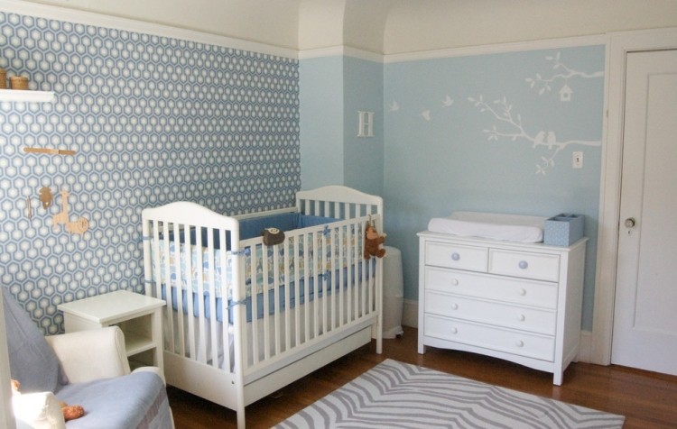 baby værelse-dekoration-dreng-væg-design-farve-tapet-stencil
