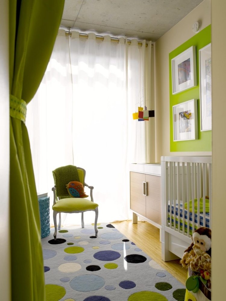baby værelse-deco-boy-creme-væg-maling-grøn-accenter-tæppe