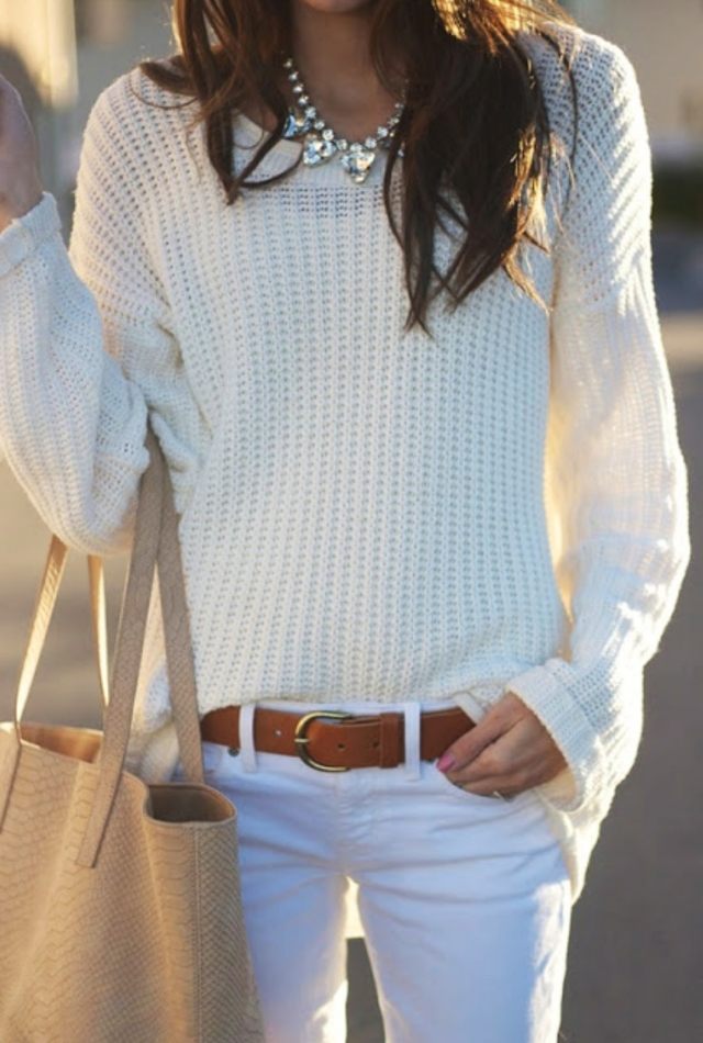 efterår-outfit-helt-hvid-strik-sweater-beige-accessories