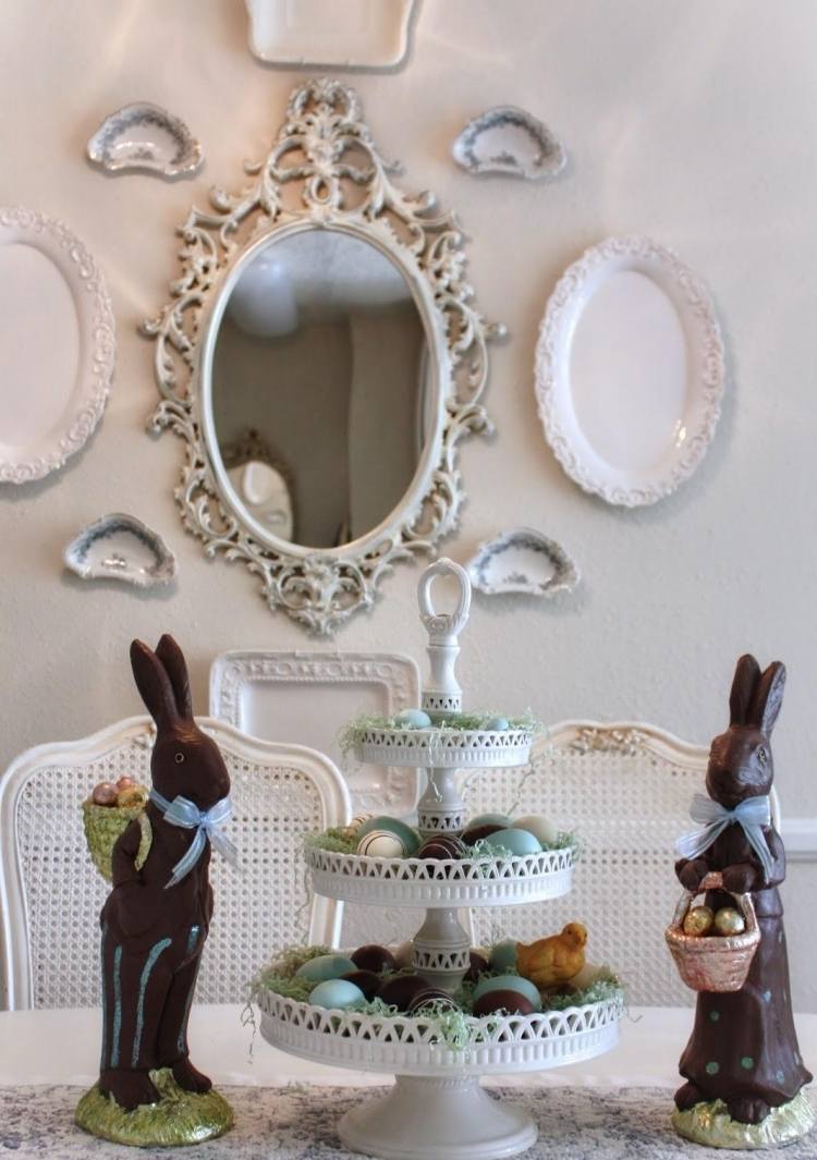 påske dekoration-ideer-lurvet-chic-land-hus-kaniner-æg-etagere-væg dekoration-tallerken-spejl