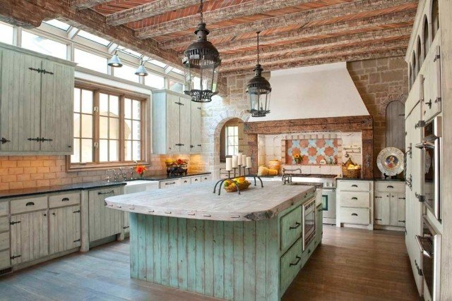 Rustik-møbleret-stil-Toscana-tilbehør-farve-design-sydlig flair