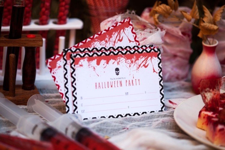 halloween-fest-dekoration-kort-invitationer-blodpletter-stænk-dekoration