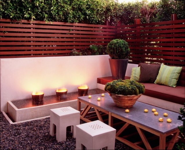 Siddegruppe i haven Privatlivsbeskyttelse møbler moderne terrasse sofabord træ