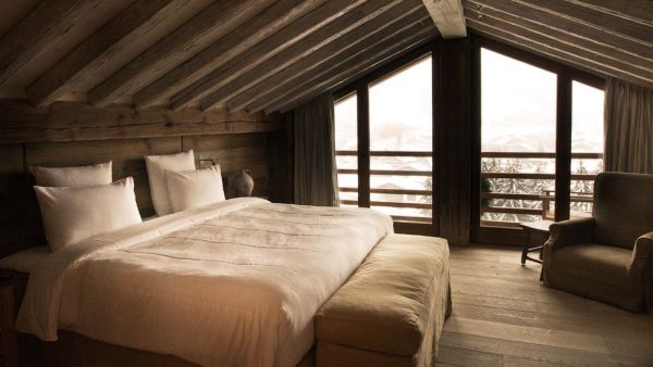 Alperne chalet-skihytte indretning design loftsværelse-soveværelse billedvindue