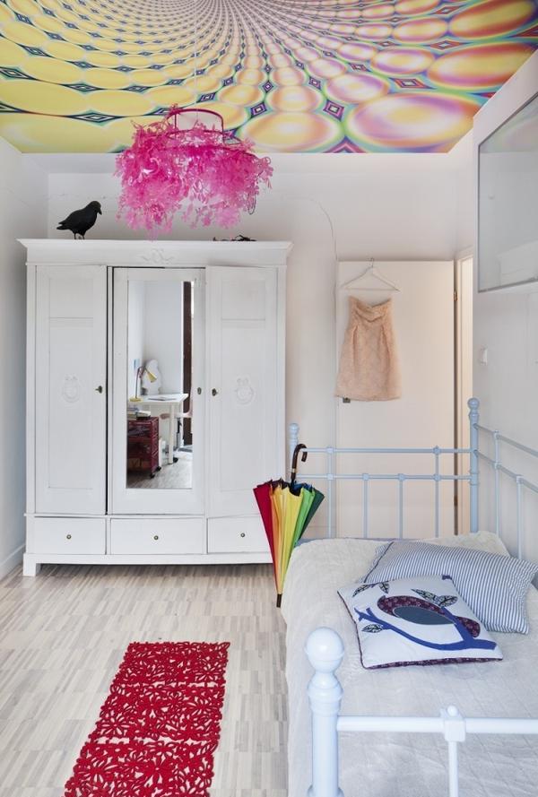 ungdomsværelse-ideer-dekoration-farverigt-loft-pige-værelse