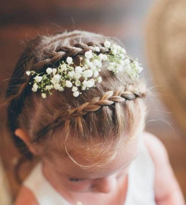 blomst-pige-frisure-flet-gypsophila-tilsluttet