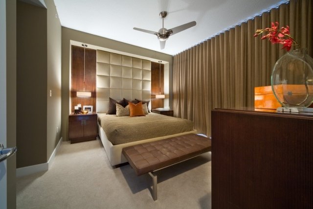 moderne-soveværelse-brun-beige-tykke gardiner