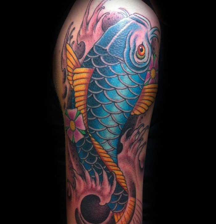 blå-koi-fisk-tatovering-design-på-over-arm-japansk-stil