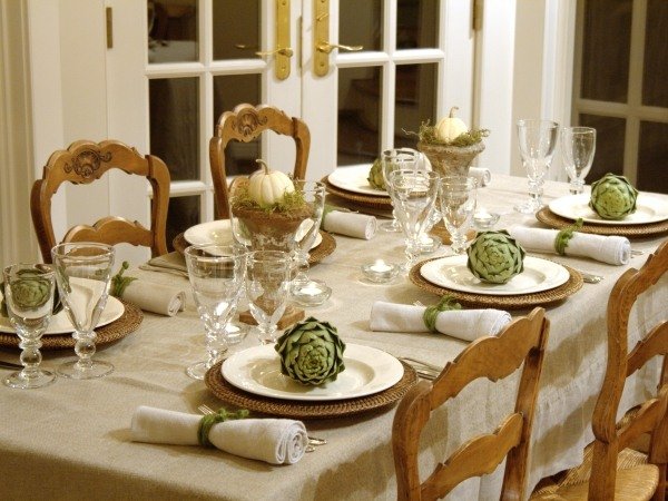 deco bord efterårstallerken artiskokker hvide græskar lysestager