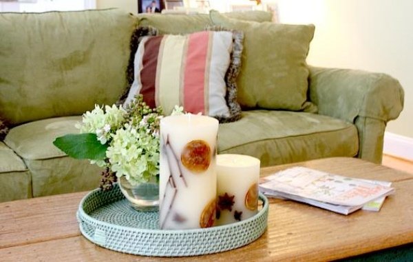 duftende stearinlys sofabord bakke vase hortensiaer efterår grøn