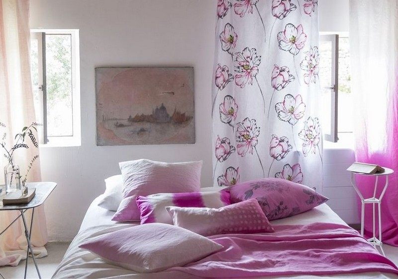 Ideer-gardiner-gardiner-blomstermønster-pink-soveværelse