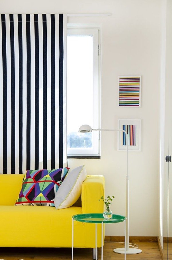 ideer solafskærmning gardin stribet sort og hvid gul sofa