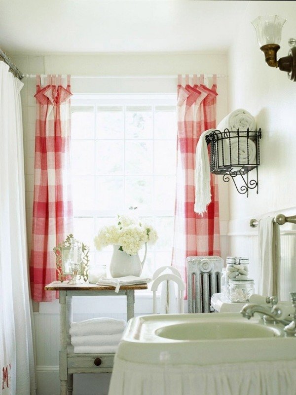 Shabby chic badeværelsesdesign vintage gardiner rødhvide ideer beskyttelse af personlige oplysninger