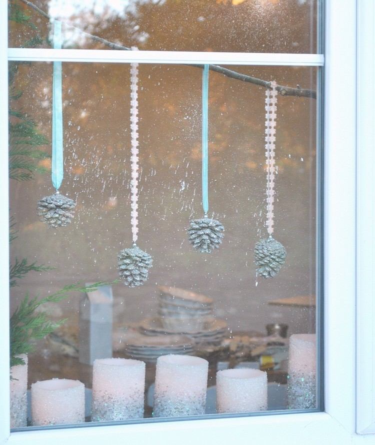 vindueskarmen-dekoration-interiør-jul-søjle-stearinlys-sølv-glitter