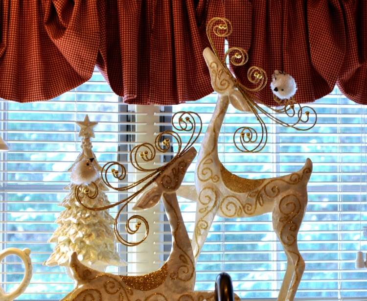 vindueskarmen dekoration rensdyr elegant hvidguldstråd