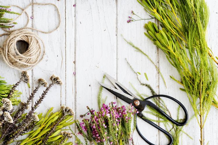 Håndværk ideer forårssommer krans binde friske blomster grene