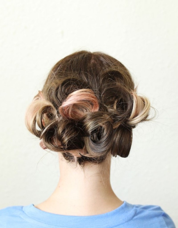 Håridéer til mellemlangt hår til styling af farvede højdepunkter krøllet-hår-let-hår-styling-til-tilbage-til-skolen-farvede-højdepunkter