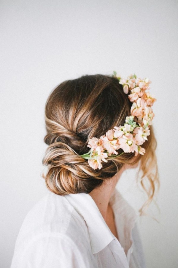 pige-updo-hår-tilbehør-blomster-hårbånd-ideer